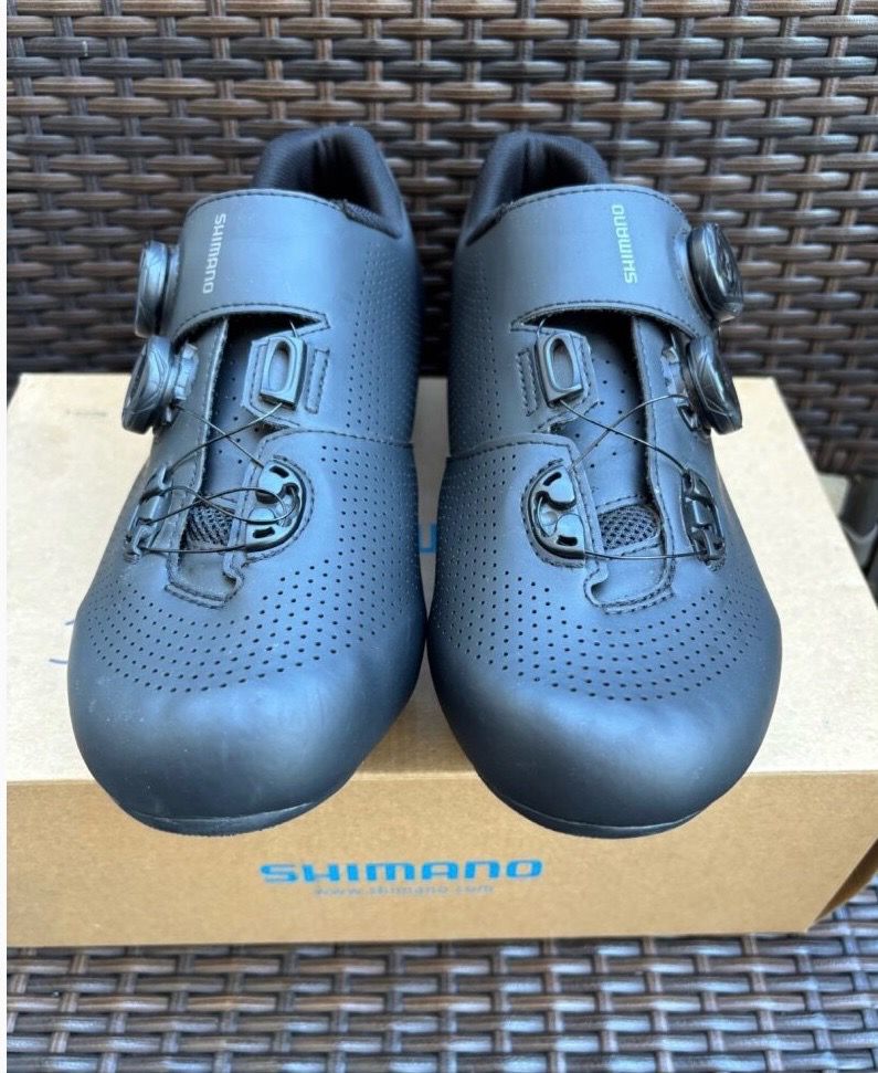 Shimano RC7 road bike shoes. Size 9.