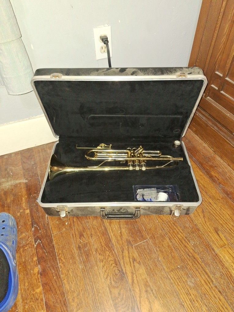 (Blessing) Trumpet Model & Trumpet Case With Cleaning Kit