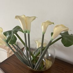 Fluted artificial Calla Lilies with glass Bowl 