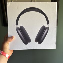 AirPod Maxes 