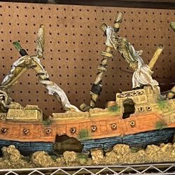 Underwater Treasures Shipwreck Schooner - Large