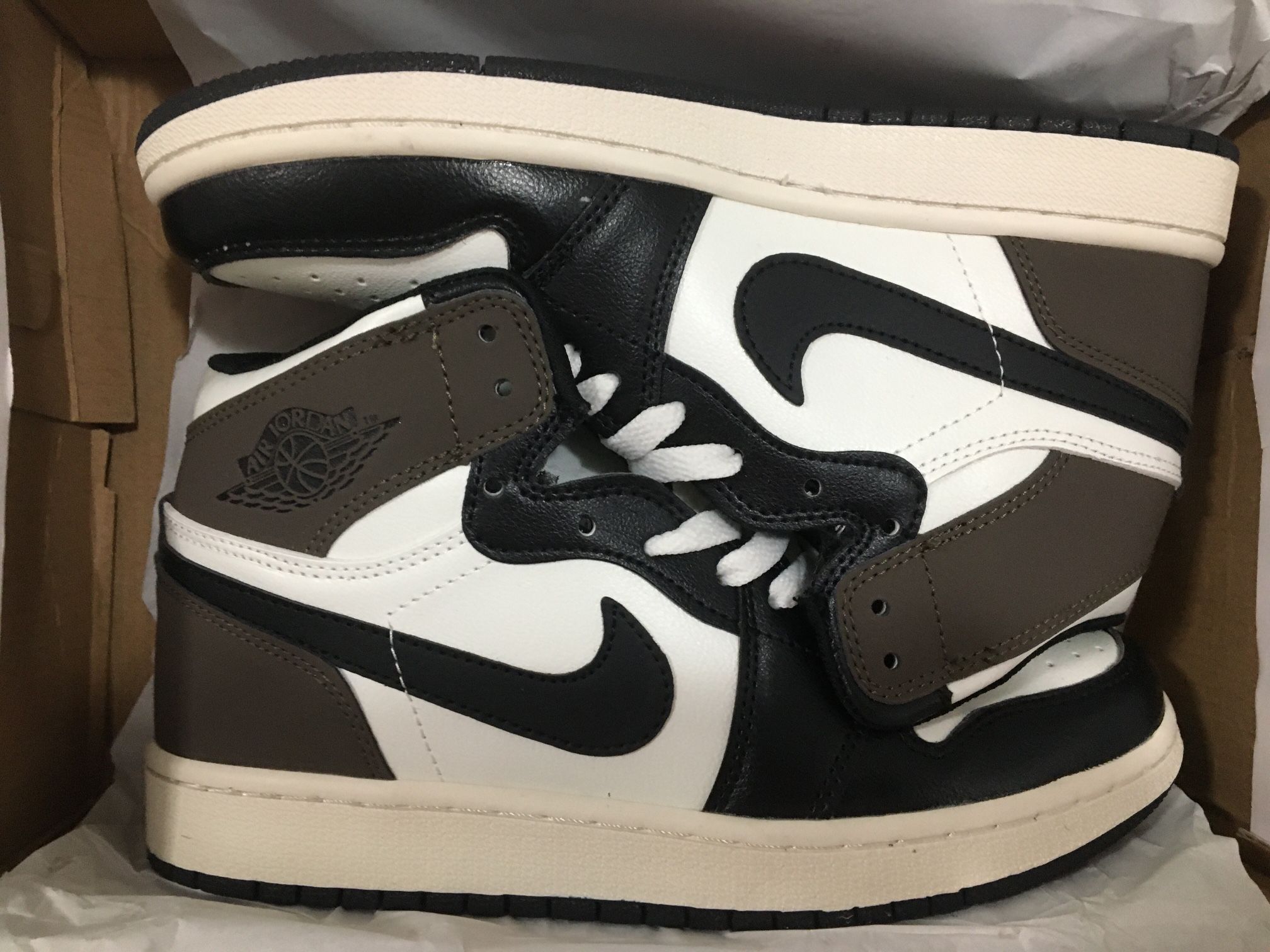 New Jordan 1s - Men’s 7 Women’s 9