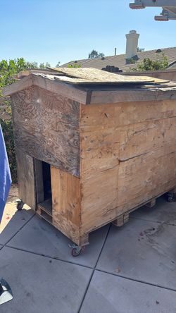 Free dog house on wheels