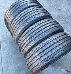 225/55/18 Hankoo Set de Tires con 80% de vida las 4