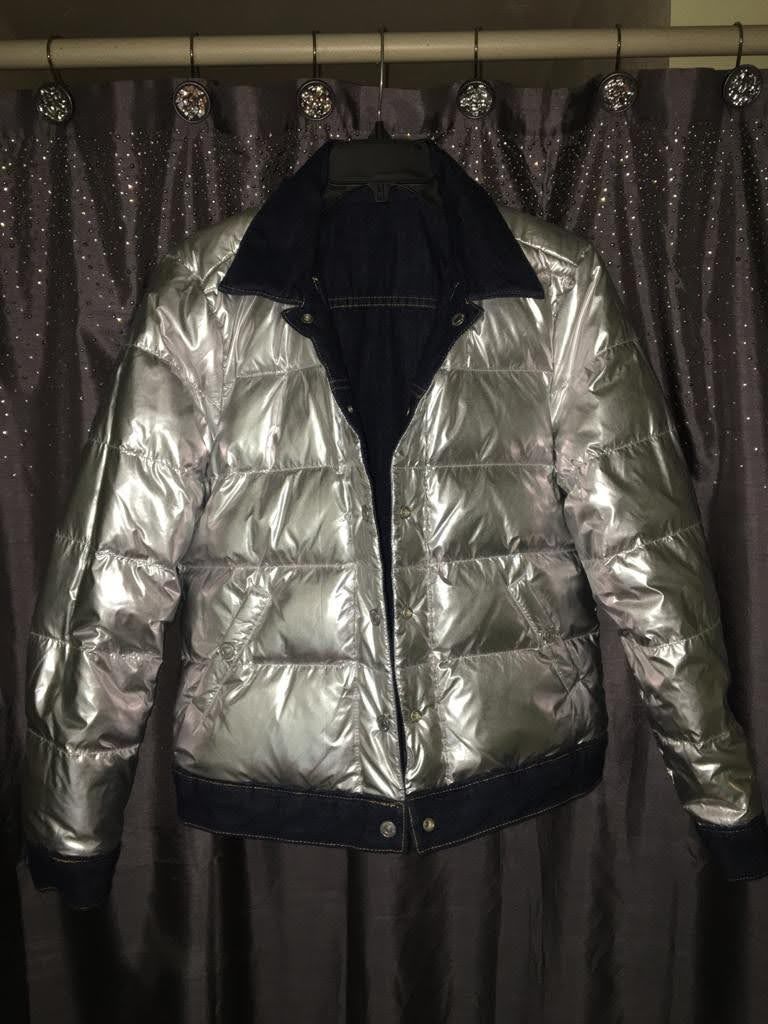 LEVIS REVERSIBLE DENIM/SILVER PUFFER JACKET SIZE MEDIUM