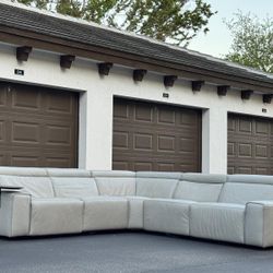 🛋️ Sectional Couch/Sofa - Modern Design - Delivery Available 🚛