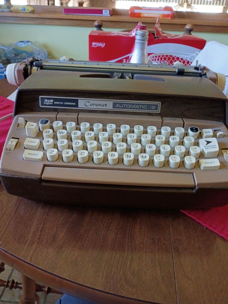 SCM Smith Corona Coronet Automatic 12 $60 Works But Needs A Ribbon No Case