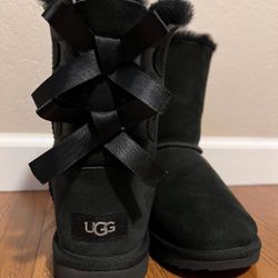 Black Bow Uggs 