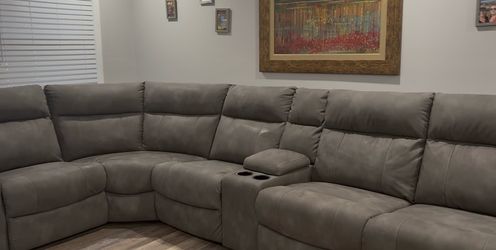 Ashley Furniture Durapella Power Reclining Sectional w/ USB & Cup Holders – Like New