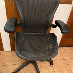 LIKE NEW- Herman Miller Aeron Size B Office Chair 