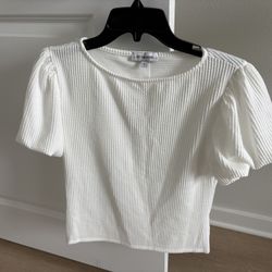$5 for (1) Women’s White Puff Sleeve Top size Small