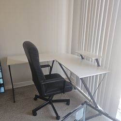 OFFICE DESK AND CHAIR 