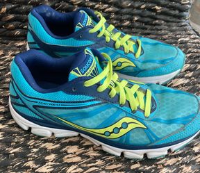 Women’s  Saucony Mayhem Athletic Shoes Size 9