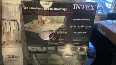 Queen mattress with built in pump