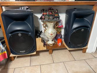 Mackie  Active speakers