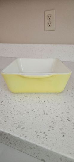 VINTAGE PYREX DISH