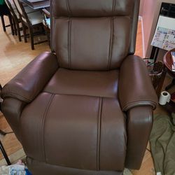 Hickory power lift recliner with power headrest
