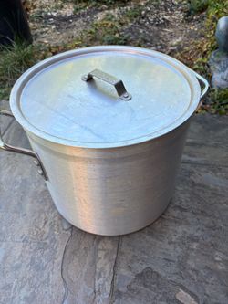 Large Aluminum Stock Pot with Lid