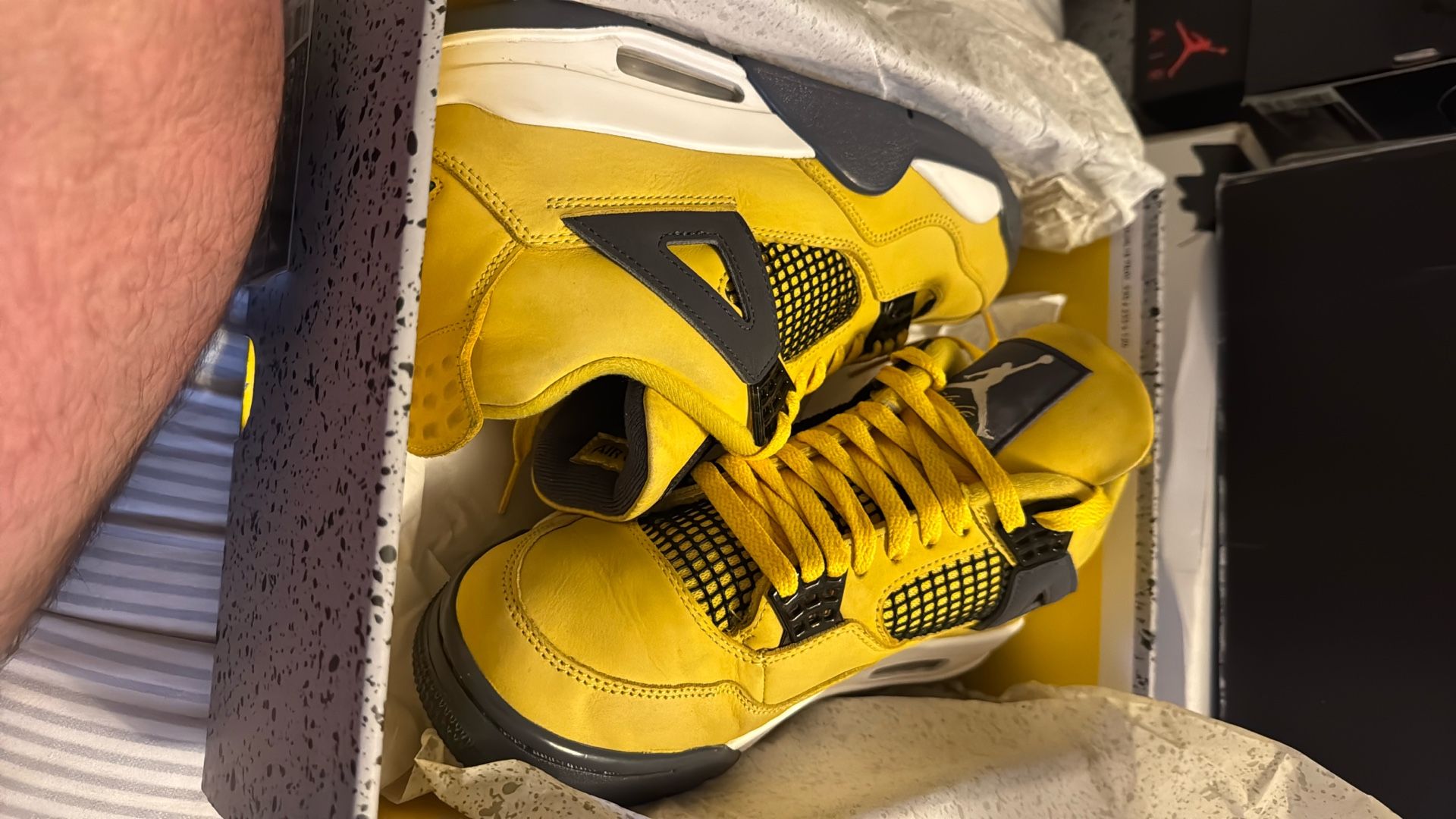 2021 Lightning Jordan 4s       Size 8.5