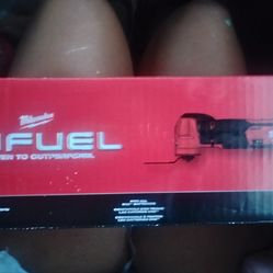 Milwaukee M12 Fuel Oscillating tool