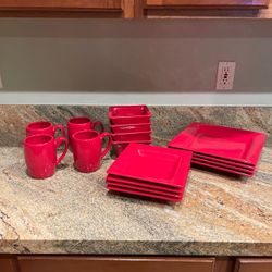 16-Piece Square Dinner Dishes Set in Red
