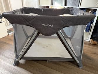 Nuna Portable Play Yard