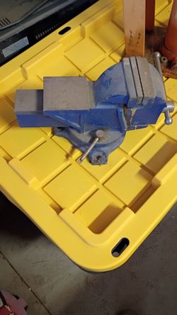 Bench vise
