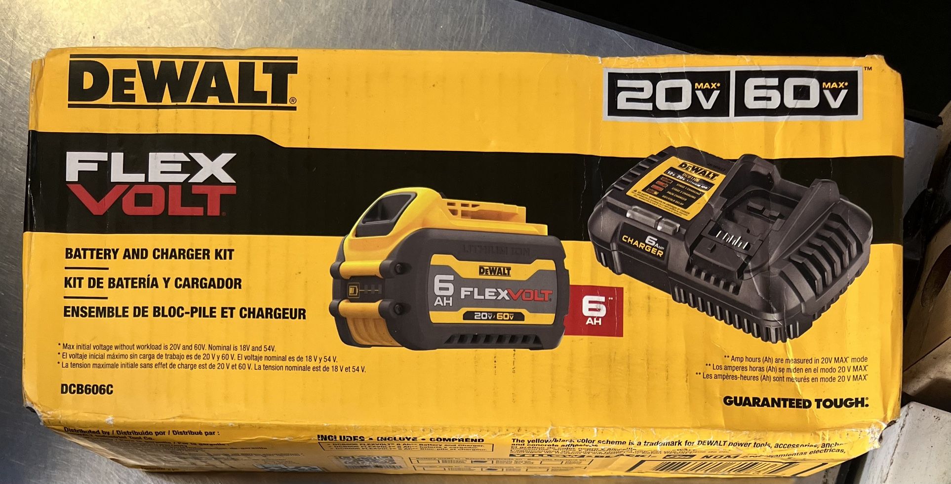 Dewalt FLEXVOLT 20V/60V MAX Lithium-lon 6.0Ah Battery Pack with 6 Amp Output Charger