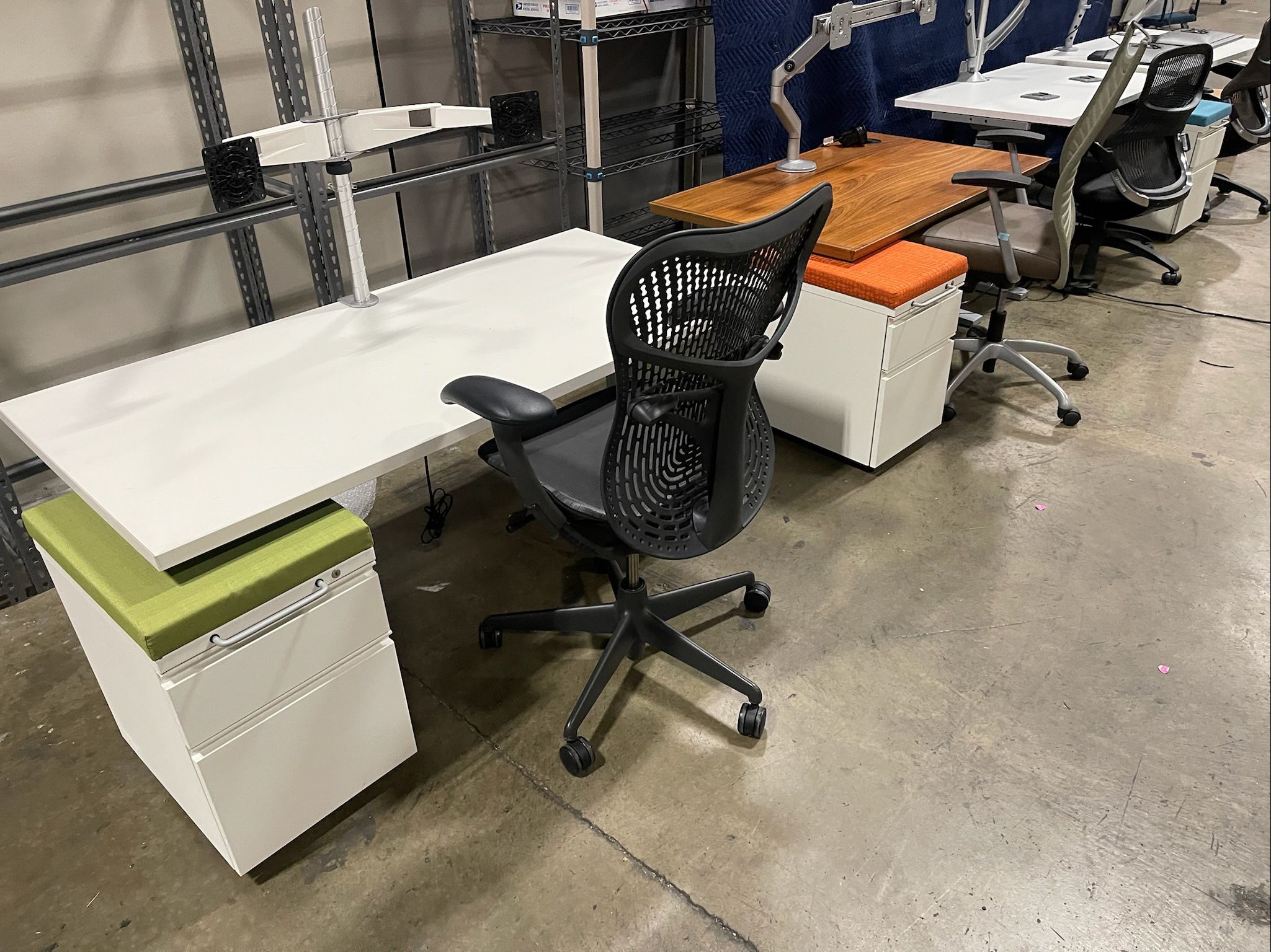 Standing Desks! High End Sit Stand Desks! Electric Height Adjustable Tables!