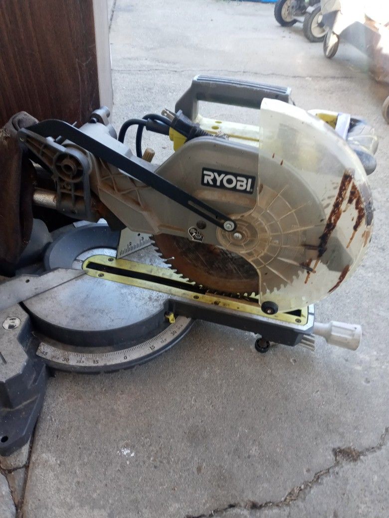 Compound Miter Cutting Saw Works