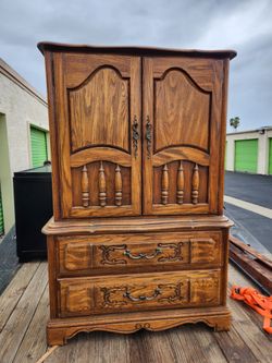 Dresser / closet