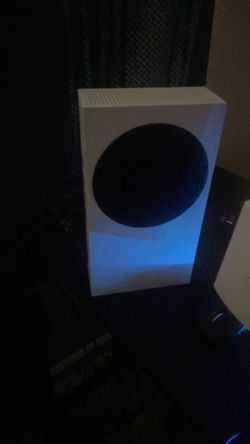 Xbox series S good condition comes with controller , kb