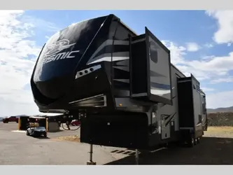 2019 Seismic 46' trade me