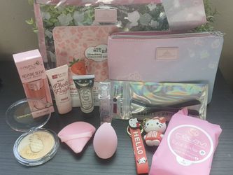 Hello Kitty Slim Pouch Set