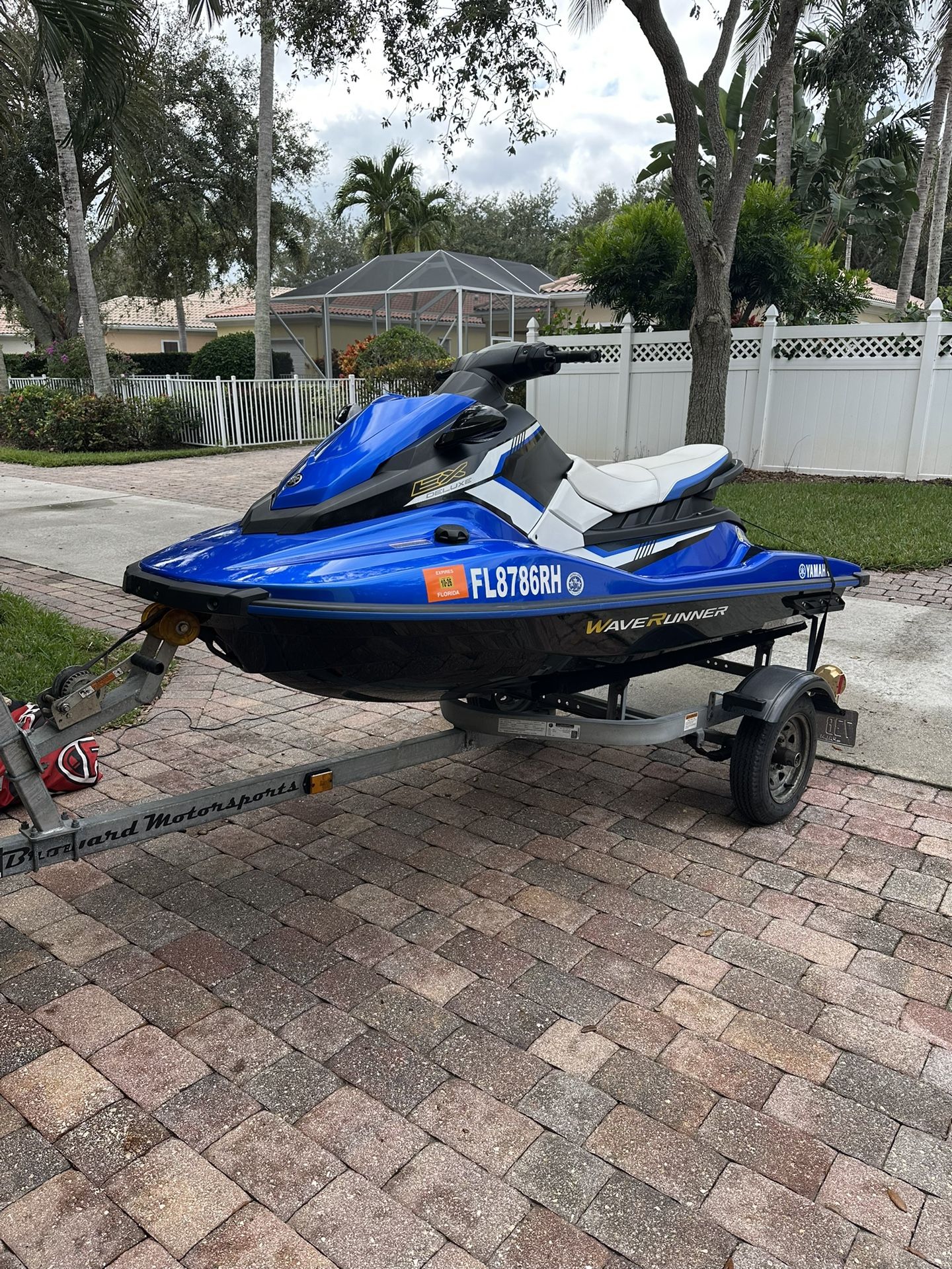 Like new Yamaha Waverunner EX Deluxe