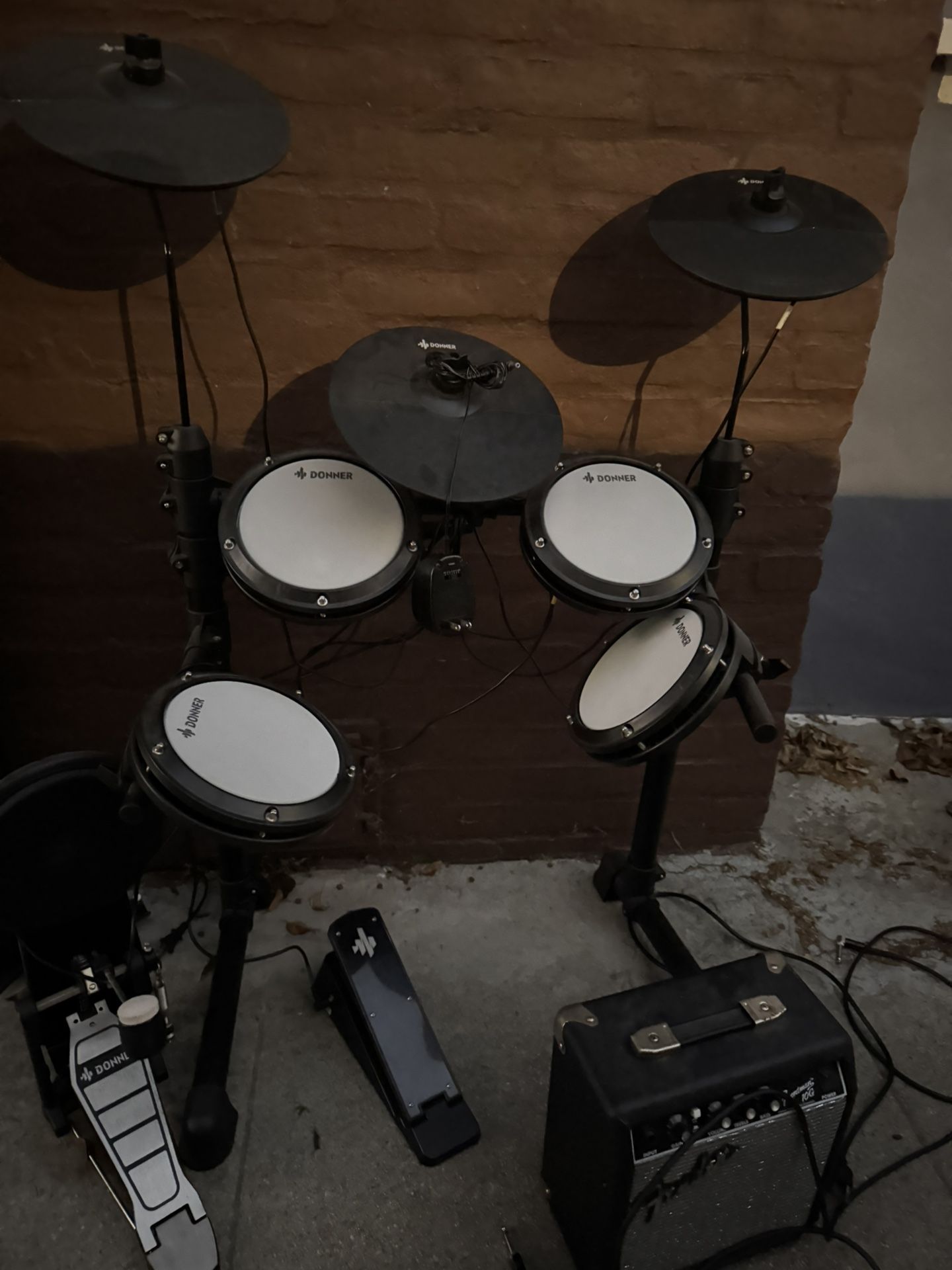 Donner Drum Set. 