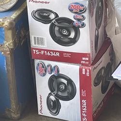 Pioneer 200 Wt Speakers