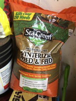 Winterizer fertilizer, fertilizer spreader, turf builder