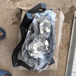 Chevy Avalanche Headlight 