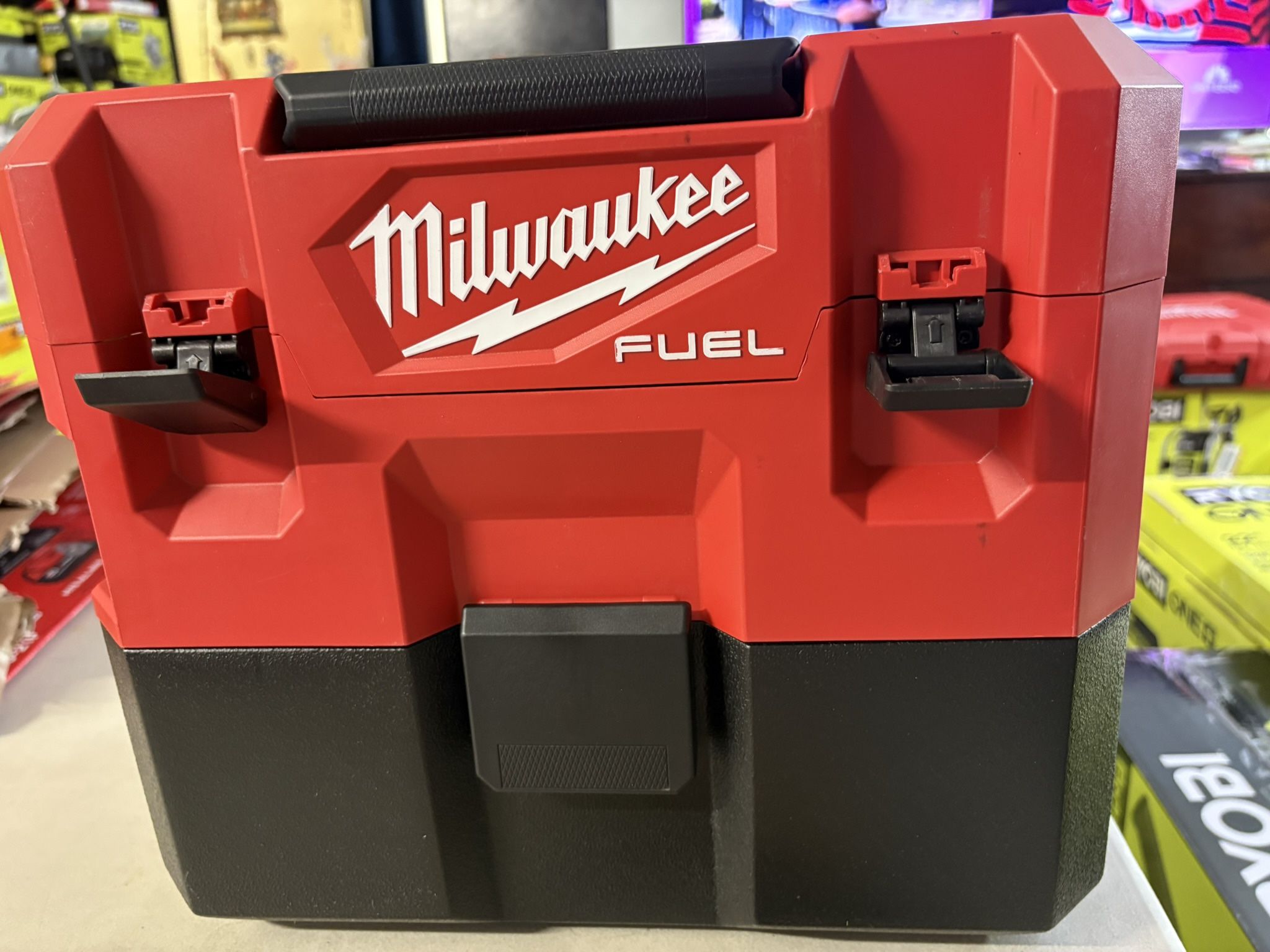 Milwaukee M12 Fuel Wet Dry Vacuum