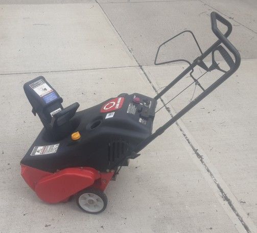 
SNOWBLOWER - Troy-Bilt, 5.5 HP Tecumseh Engine,  21" Clearing Width, LIKE NEW, Single Stage - $175  OR BEST OFFER