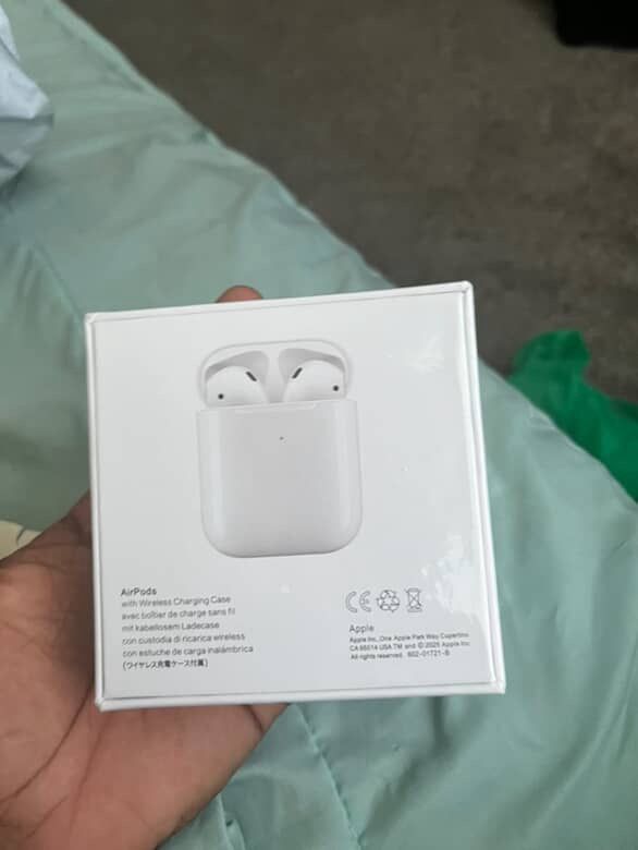 Apple AirPods Second Generation White With Charging Case