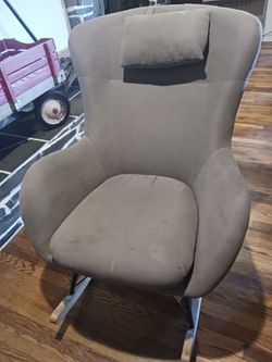 Rocking chair with detachable pillow