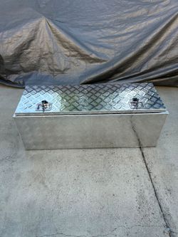Truck toolbox 36"x18"x18"