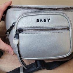 DKNY Abby Faux Leather Silver Camera Sling Bag Chain Adjustable Strap New Perfec