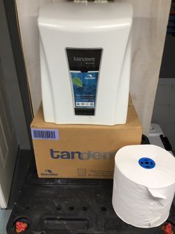 Cascade tandem paper towel dispenser