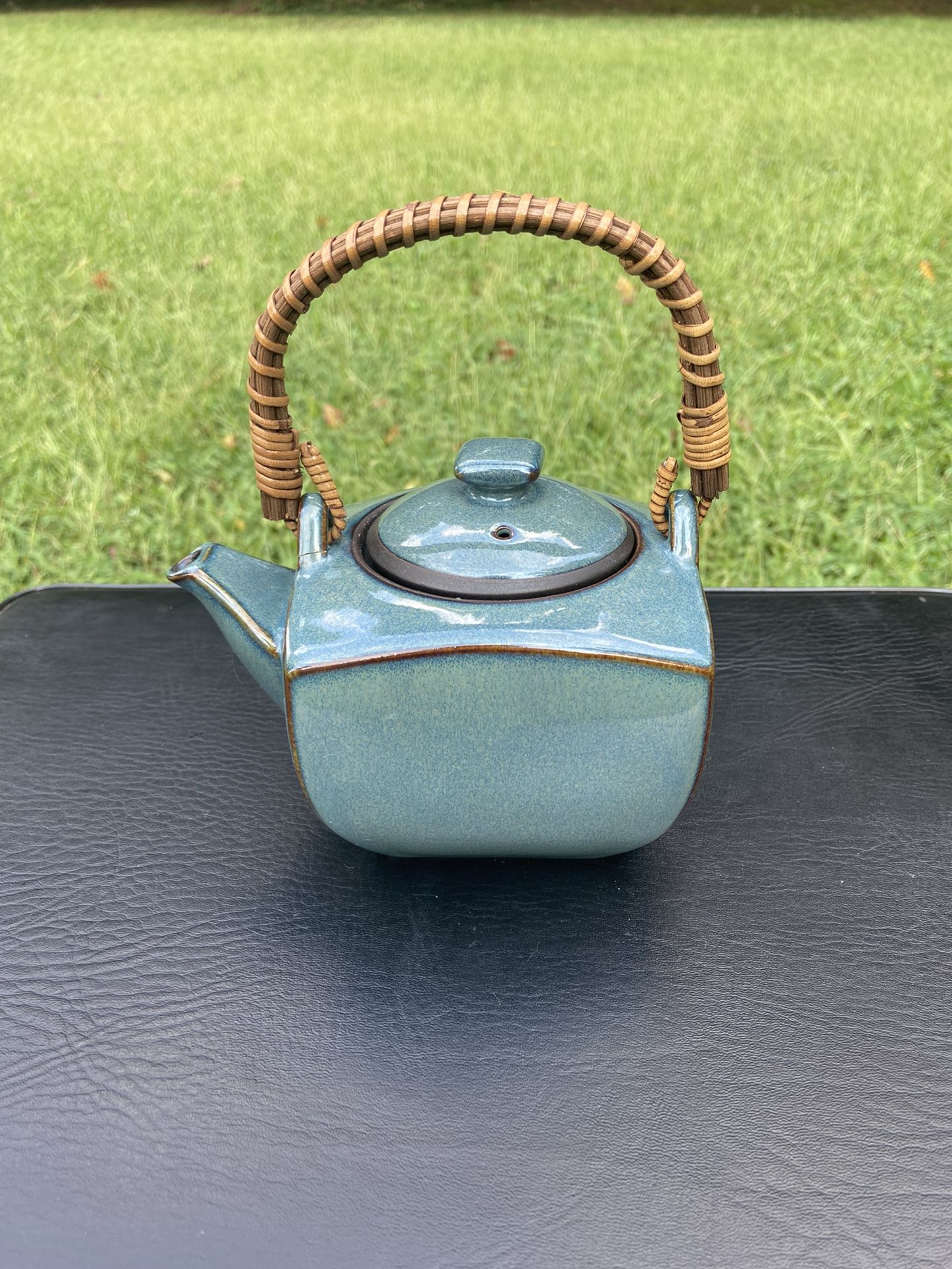 Tea Pot with Strainer