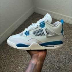 Jordan 4 Retro Military Blue (2024)