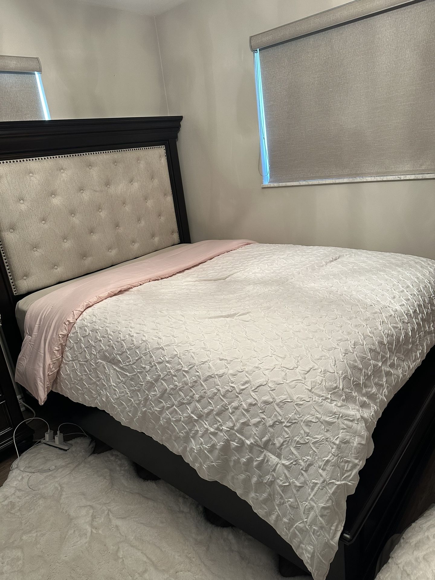 Queen Bedroom Like New