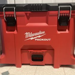 Milwaukee PACKOUT XL Tool Box